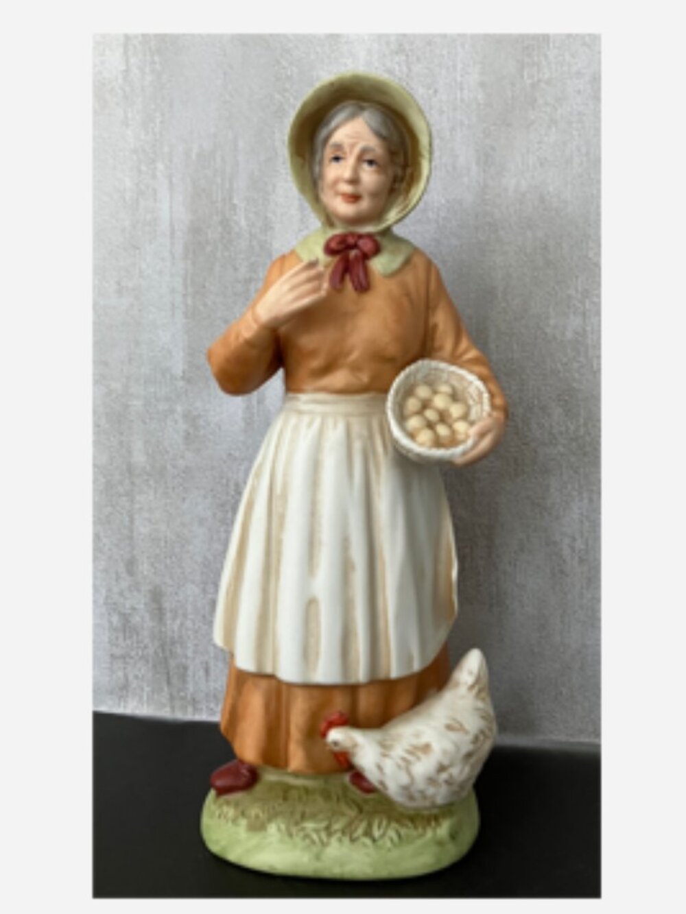 HOMCO	Old Woman with chicken and eggs (#1426)